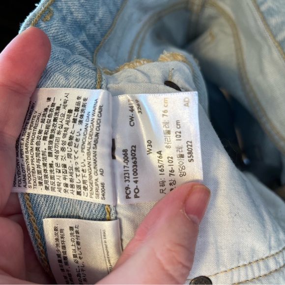 Levi’s light blue denim cutoff shorts - Picture 4 of 5